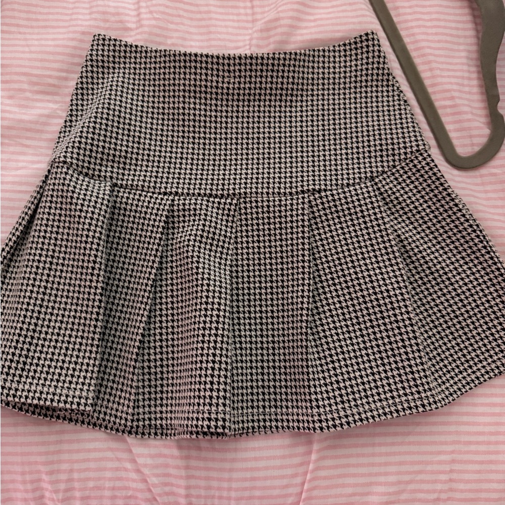 H&M Black and White Patterned Skirt